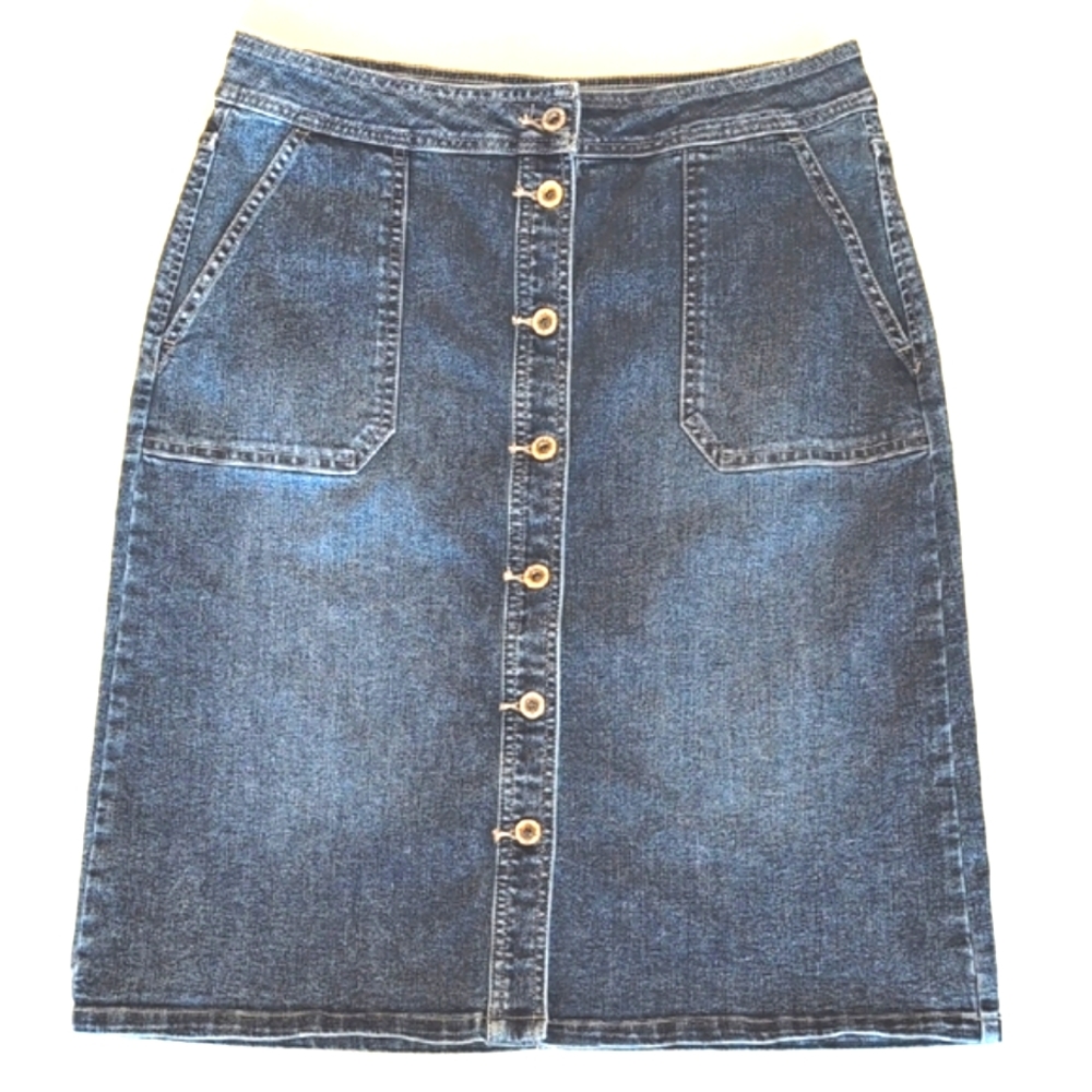 Vintage Liz Claiborne denim, button front jean skirt w statement pockets. Sz. 8